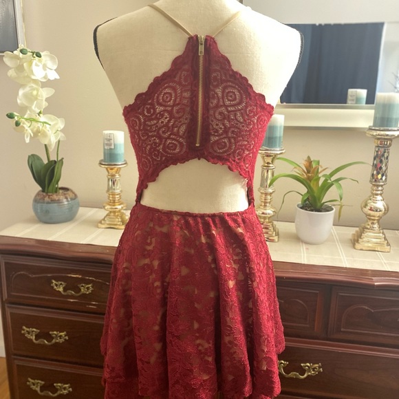 💕❤️NWOT Sexy Le chateau Lace Red dress💕☀️ - Picture 4 of 8